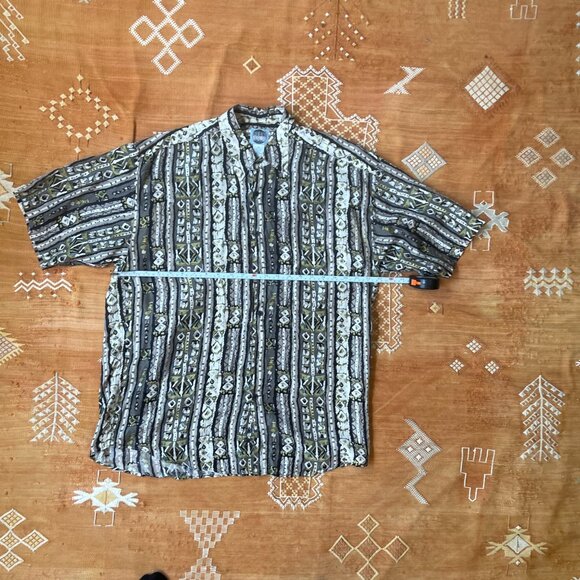 Vintage Uomo 100% Silk Short Sleeve Button-Up Shirt – Tribal Print, Size M - Picture 3 of 5
